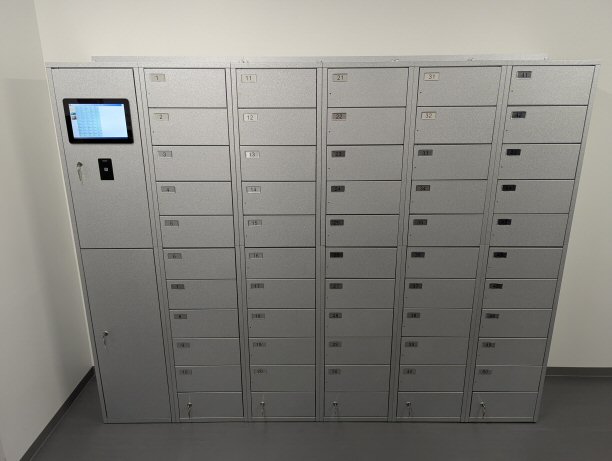 複合商業施設様のバックヤードに設置したテトラスの写真